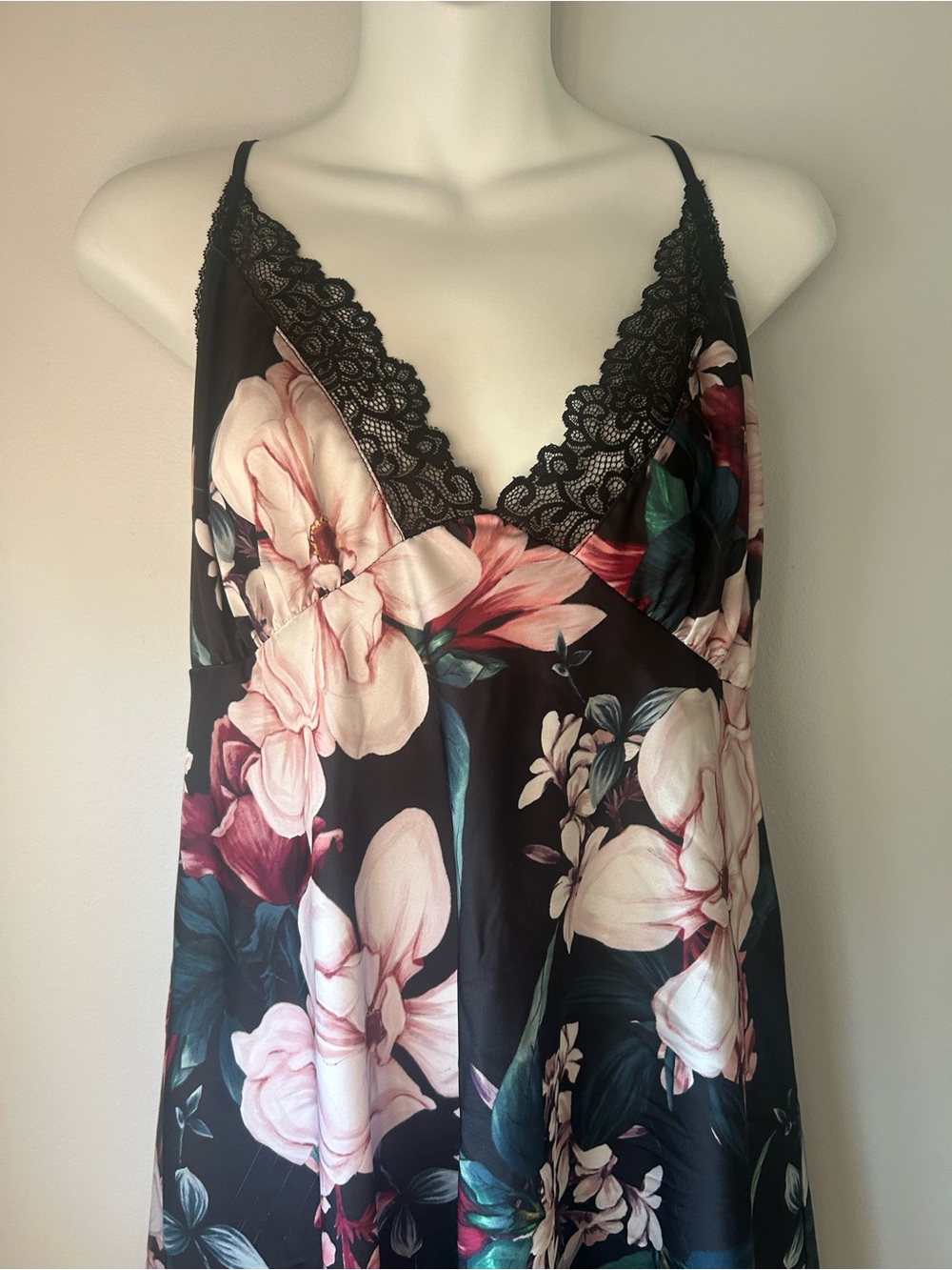 La Vie En Rose Black Floral Lace-Trim Chemise - Picture 5 of 16